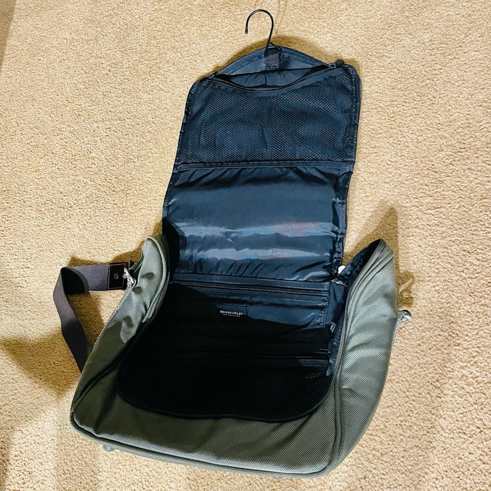 Briggs & Riley Hanging Carry-On Travel Bag - Picture 11 of 15